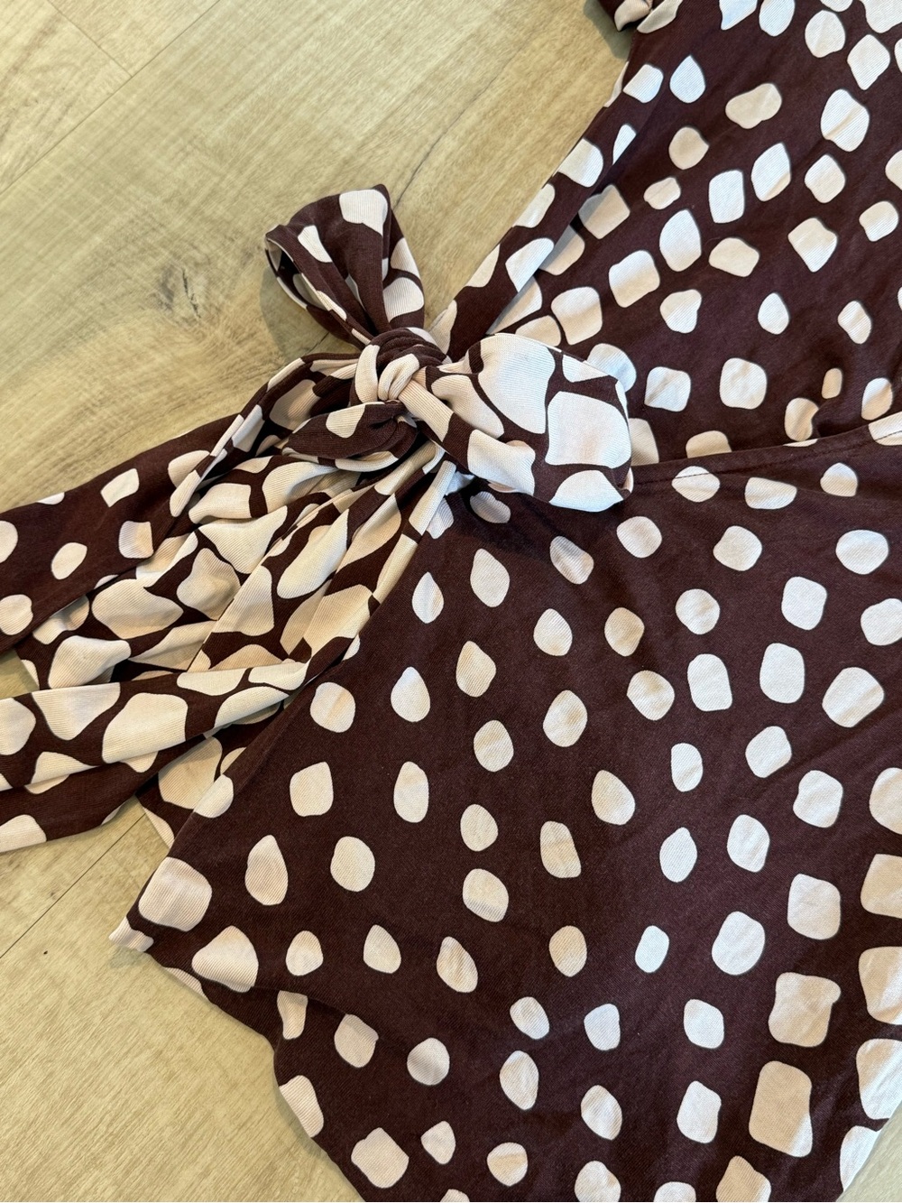 Diane von Furstenberg 100% Silk Vintage Wrap Blouse Size 2 - Picture 3 of 4